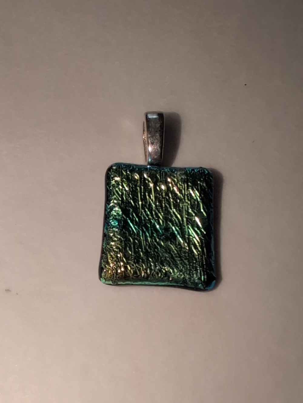 🥀3/$25🥀 Vintage NZ Signed Green Art Glass Square Pendant